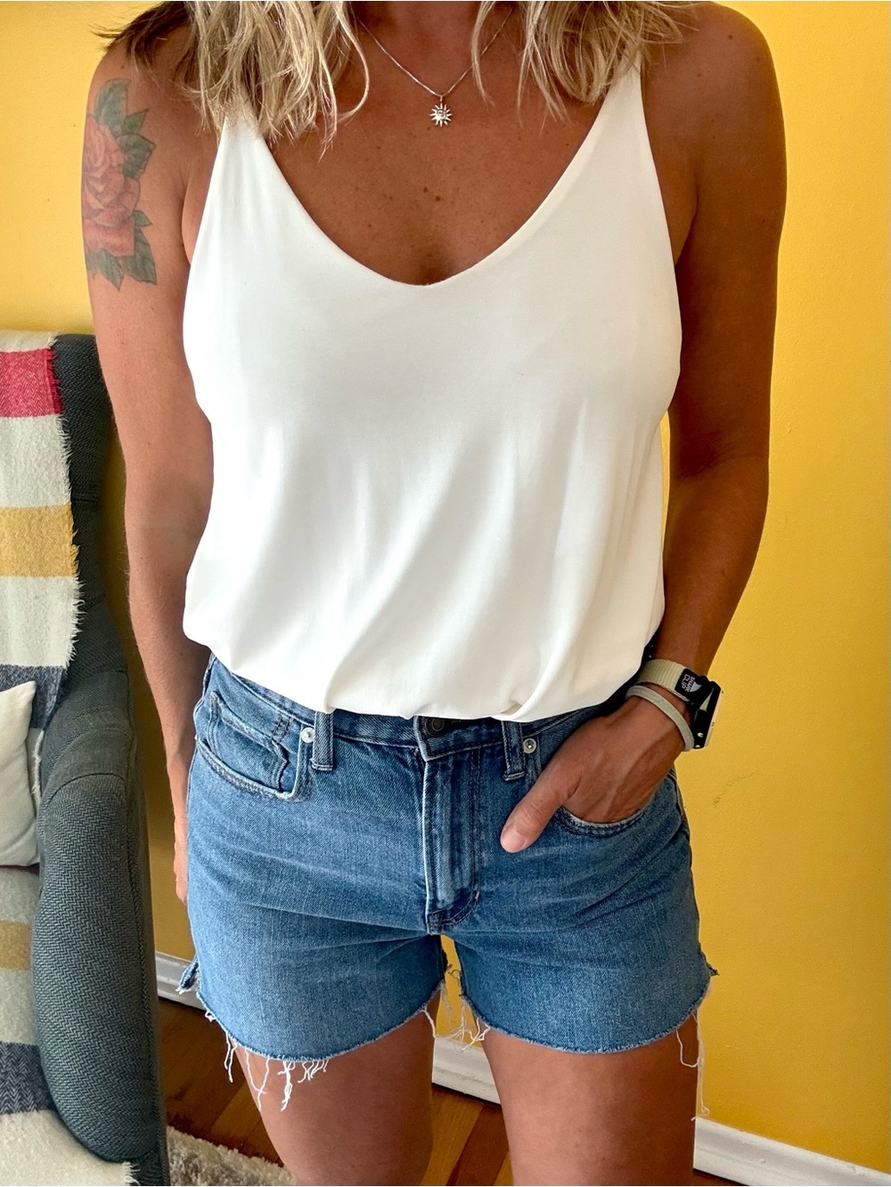 American Eagle Outfitters High Waist Blue Denim Cutoff Shorts 6 Mom Jeans